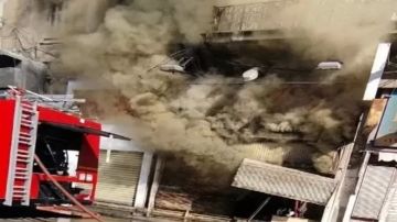 السيطرة علي حريق داخل مخزن مفروشات في الوراق