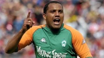 توقفت بقرار من الفيفا.. القصة الكاملة لأشهر محاولة تجنيس في تاريخ كرة القدم توقفت بقرار من الفيفا.. القصة الكاملة لأشهر محاولة تجنيس في تاريخ كرة القدم