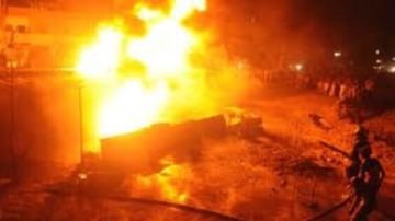 مصرع شخصين وإصابة ثالث فى حريق شب بمخزن بلاستيك بالخانكة مصرع شخصين وإصابة ثالث فى حريق شب بمخزن بلاستيك بالخانكة