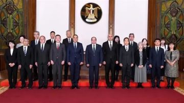 الرئيس السيسي يستقبل مجموعة خبراء التعليم اليابانيين المتواجدين في مصر الرئيس السيسي يستقبل مجموعة خبراء التعليم اليابانيين المتواجدين في مصر