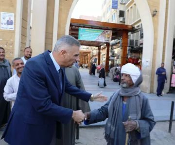 محافظ أسوان يتفقد لجان انتخابات جولة الإعادة لمجلس النواب في يومها الثاني