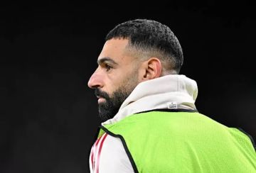 الأزمة تتصاعد.. صلاح خارج قائمة ليفربول لمواجهة انتر ميلان الأزمة تتصاعد.. صلاح خارج قائمة ليفربول لمواجهة انتر ميلان