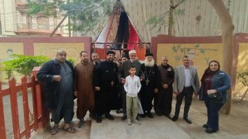 المحبة والترابط بين شركاء الوطن أثناء الإدلاء بصوتهم.. صورة تزين المشهد الانتخابي بالقليوبية المحبة والترابط بين شركاء الوطن أثناء الإدلاء بصوتهم.. صورة تزين المشهد الانتخابي بالقليوبية