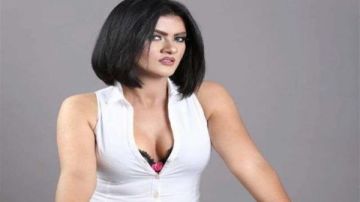 معرفش النجمة ياسمينا المصرى من تحرش جسدي للقسم والنيابة .. ما الحكاية؟ معرفش النجمة ياسمينا المصرى من تحرش جسدي للقسم والنيابة .. ما الحكاية؟