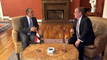 وزير الخارجية يجري لقاء رفيع المستوى مع رئيس لجنة العلاقات الخارجية الألمانية