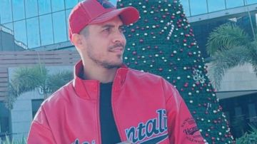 محمد شريف يشارك صورا من احتفاله برأس السنة الميلادية