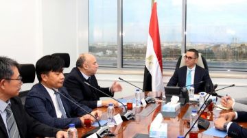 وزير الاستثمار يلتقي مسئول إل جي - مصر لاستعراض المشروعات والخطط التوسعية