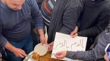 أهالي غزة يوزعون الحلوى فرحا بمقتل ياسر أبو شباب