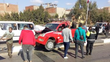 ارتباك حركة المواصلات بسبب تصادم سيارة ربع نقل واتوبيس بخط كفر الزيات ـ الإسكندرية ارتباك حركة المواصلات بسبب تصادم سيارة ربع نقل واتوبيس بخط كفر الزيات ـ الإسكندرية