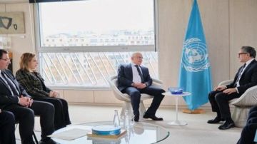 سفير مصر بباريس يقدم أوراق اعتماده إلى مدير عام اليونسكو سفير مصر بباريس يقدم أوراق اعتماده إلى مدير عام اليونسكو