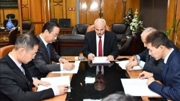 رئيس جامعة قناة السويس يبحث توسيع الشراكة مع كلية بيكين لتكنولوجيا المعلومات رئيس جامعة قناة السويس يبحث توسيع الشراكة مع كلية بيكين لتكنولوجيا المعلومات