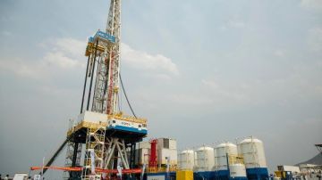 تراجع أسعار النفط وسط ترقب محادثات أوكرانيا وقرار الفائدة الأمريكية تراجع أسعار النفط وسط ترقب محادثات أوكرانيا وقرار الفائدة الأمريكية