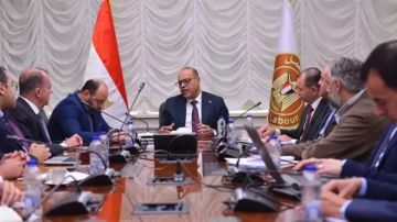 وزير العمل يستقبل وفد شركة eFinance لبحث عرض بإنشاء منظومة خدمات إلكترونية وزير العمل يستقبل وفد شركة eFinance لبحث عرض بإنشاء منظومة خدمات إلكترونية