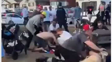 16 قتيلا و40 مصابا في حفل يهودي.. قصة أحمد الأحمد بطل التصدي لهجوم سيدني 16 قتيلا و40 مصابا في حفل يهودي.. قصة أحمد الأحمد بطل التصدي لهجوم سيدني