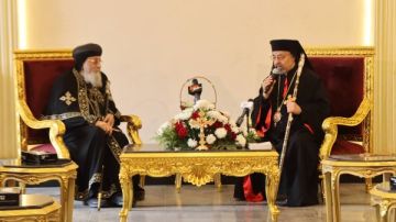 الأنبا إبراهيم إسحق يستقبل البابا تواضروس للتهنئة بعيد الميلاد.. صور