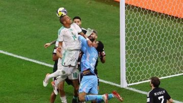 الإمارات تتخطى الجزائر بركلات الترجيح وتتأهل إلى نصف نهائي كأس العرب 2025 الإمارات تتخطى الجزائر بركلات الترجيح وتتأهل إلى نصف نهائي كأس العرب 2025