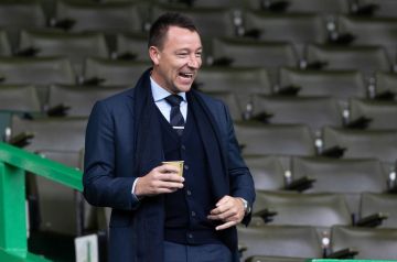 جون تيري يشن هجوما قاسيا على تشيلسي بعد السقوط أمام ليدز