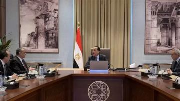 رئيس الوزراء يتابع مع وزير الإنتاج الحربي ملفات عمل الوزارة رئيس الوزراء يتابع مع وزير الإنتاج الحربي ملفات عمل الوزارة