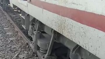 خروج عربة من قطار طنطا القاهرة بمحطة الحامول دون إصابات.. صور خروج عربة من قطار طنطا القاهرة بمحطة الحامول دون إصابات.. صور