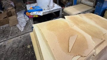 مرصوص على الأرض.. ضبط مصنع غير مرخص لتصنيع البسكويت بالحوامدية في الجيزة