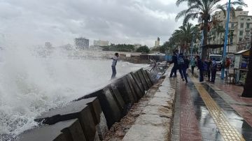 نوة قاسم تضرب الأسكندرية لمدة 5 أيام.. وتحذير عاجل من الأرصاد