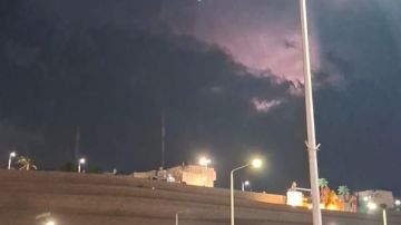 برق ورعد في سماء مدينة شرم الشيخ .. وتوقعات باستمرار سقوط الأمطار شاهد برق ورعد في سماء مدينة شرم الشيخ .. وتوقعات باستمرار سقوط الأمطار شاهد