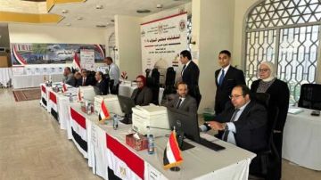 تواصل تصويت الجالية المصرية بالكويت في ثاني أيام جولة إعادة المرحلة الثانية بمجلس النواب تواصل تصويت الجالية المصرية بالكويت في ثاني أيام جولة إعادة المرحلة الثانية بمجلس النواب