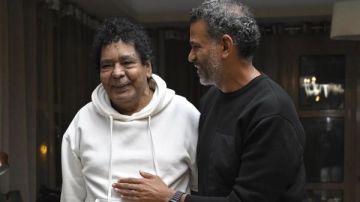 بعد عرضه على إحدى المنصات الرقمية.. محمد منير وإيهاب عبدالواحد يحتفلان بنجاح أغنية ضي صور