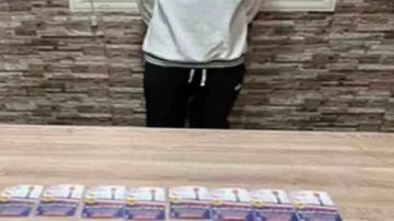 ضبط شخص بالبحيرة بحوزته كروت دعائية لمرشح قبل توزيعها على الناخبين ضبط شخص بالبحيرة بحوزته كروت دعائية لمرشح قبل توزيعها على الناخبين