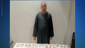 ضبط شخص بحوزته بطاقات ومبالغ مالية لحشد الناخبين بدائرة أبو تيج ضبط شخص بحوزته بطاقات ومبالغ مالية لحشد الناخبين بدائرة أبو تيج