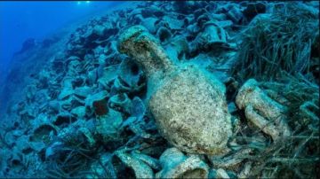 اكتشاف حطام سفينة عمرها 2000 عام قبالة الإسكندرية .. ماذا وجدوا بداخلها؟ اكتشاف حطام سفينة عمرها 2000 عام قبالة الإسكندرية .. ماذا وجدوا بداخلها؟