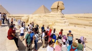 مصر تعلن عن زيادة كبيرة في أعداد السياح بعد افتتاح المتحف الكبير مصر تعلن عن زيادة كبيرة في أعداد السياح بعد افتتاح المتحف الكبير