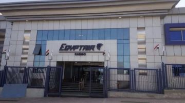 مصر للطيران تجري تجربة طوارئ داخل مجمع الشحن بمطار القاهرة