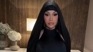 بالحجاب.. نجمة الراب العالمية كاردي بي تصل السعودية وتشارك جمهورها استعداداتها لحفل الرياض شاهد بالحجاب.. نجمة الراب العالمية كاردي بي تصل السعودية وتشارك جمهورها استعداداتها لحفل الرياض شاهد