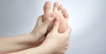 علامات مبكرة لـ القدم السكرى.. لا تنتظر وافحص فورا علامات مبكرة لـ القدم السكرى.. لا تنتظر وافحص فورا