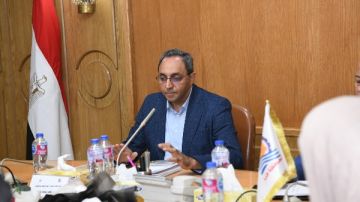 محافظ قنا يناقش خطة الإحياء المتكامل لمنطقة دندرة