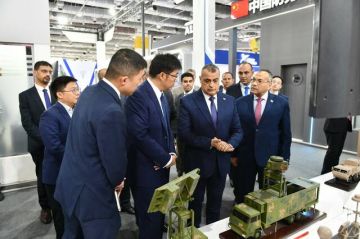 وزير الإنتاج الحربي يختتم جولات EDEX 2025 بأجنحة الشركات العالمية