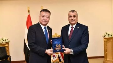 وزير الإنتاج الحربي يلتقي نائب وزير DAPA لشئون برنامج القدرات الكوري الجنوبي