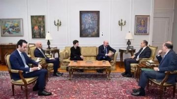 وزير الخارجية يلتقي رئيس المجلس الأوروبي السابق وزير الخارجية يلتقي رئيس المجلس الأوروبي السابق