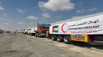 أطقم الهلال الأحمر المصري تعمل في ظروف جوية قاسية لإغاثة أهالي غزة