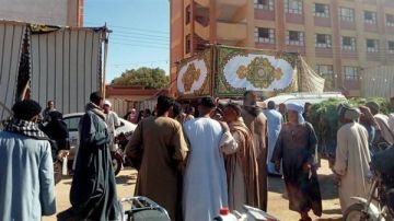 انتخابات الدوائر الملغاة.. إقبال الناخبين بمدرسة الشهيد عبدالهادي عبدالعال بمركز إسنا انتخابات الدوائر الملغاة.. إقبال الناخبين بمدرسة الشهيد عبدالهادي عبدالعال بمركز إسنا