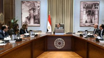 رئيس الوزراء يستعرض مقترحات تطوير المنطقة المحيطة بالقلعة ومنطقة الزبالين بالقاهرة رئيس الوزراء يستعرض مقترحات تطوير المنطقة المحيطة بالقلعة ومنطقة الزبالين بالقاهرة