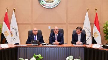 الصناعة: التعامل الحازم مع التعديات على المجاري المائية والطرق والسكك الحديدية الصناعة: التعامل الحازم مع التعديات على المجاري المائية والطرق والسكك الحديدية