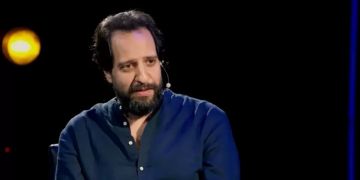 أحمد أمين: نصيحة مني لكل الناس.. اكتب واسخر من نفسك عشان تتجاوز أحمد أمين: نصيحة مني لكل الناس.. اكتب واسخر من نفسك عشان تتجاوز