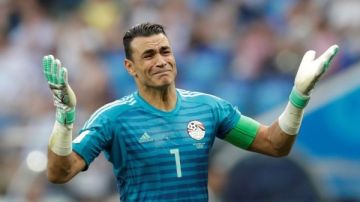 الحضرى يحتفل بفوز منتخب مصر مع جماهير المغرب العظيمة فيديو