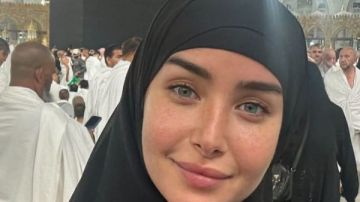 هنا الزاهد تؤدي مناسك العمرة على هامش حضورها مهرجان البحر الأحمر هنا الزاهد تؤدي مناسك العمرة على هامش حضورها مهرجان البحر الأحمر