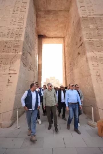 وزير السياحة والآثار يتفقد مشروعات الترميم بعدد من المواقع الأثرية بالأقصر وزير السياحة والآثار يتفقد مشروعات الترميم بعدد من المواقع الأثرية بالأقصر