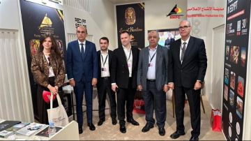 نشاط مكثف داخل جناح مدينة الإنتاج الإعلامي بمهرجان البحر الأحمر السينمائي نشاط مكثف داخل جناح مدينة الإنتاج الإعلامي بمهرجان البحر الأحمر السينمائي