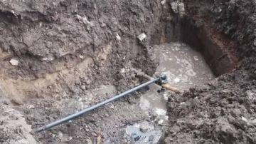 إصلاح كسر خط مياه بحي بسخا في كفر الشيخ.. صور