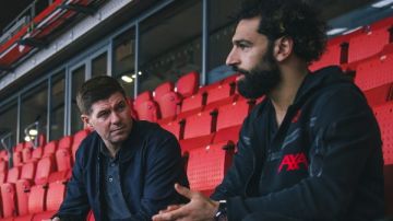 جيرارد يدافع عن صلاح: ليفربول لا يمكنه الاستغناء عن هدافه في الوقت الصعب